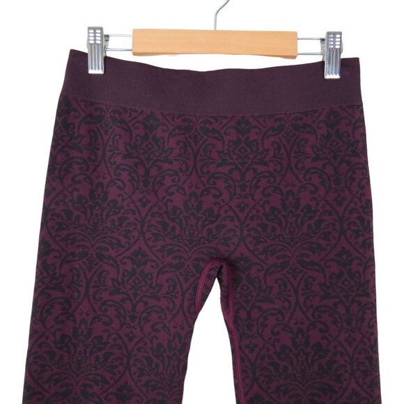 FABLETICS Women's Burgundy Black Damask Seamless Printed Capri Leggings XXS XS - Picture 1 of 10